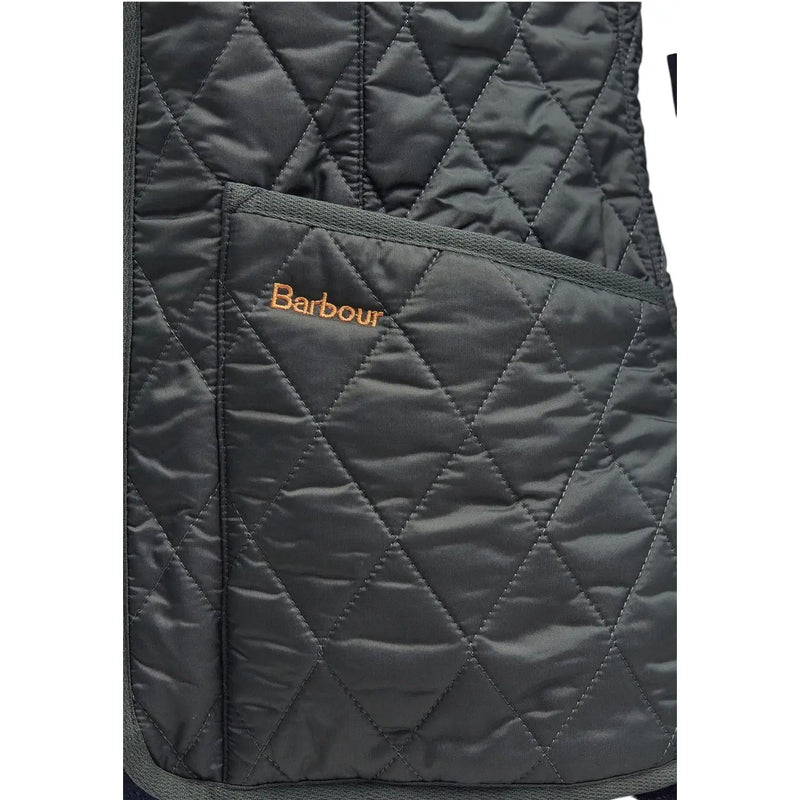 Barbour Damen-Fleeceweste Betty Liner, grün, dunkelgrau gesteppt, mit Rautensteppung und goldgesticktem Logo auf der Tasche