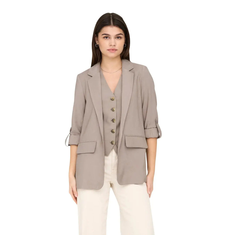 Beige blazer suit with rolled-up sleeves and gold-toned buttons