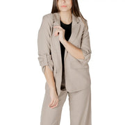 Beige blazer suit with rolled-up sleeves and a sleek tailored fit made from high-quality fabric