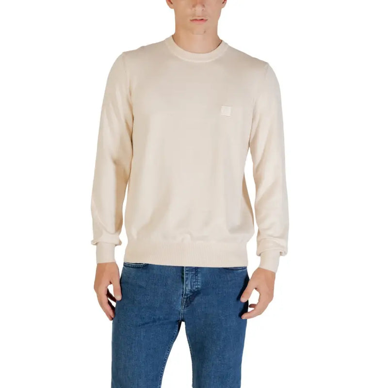 Beige men’s crewneck sweater displayed as a stylish and comfortable clothing item