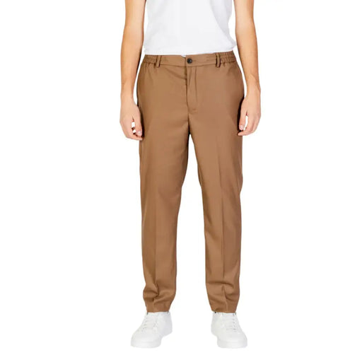 Men’s regular-fit brown dress pants with single button closure from Beige Hamaki-ho collection