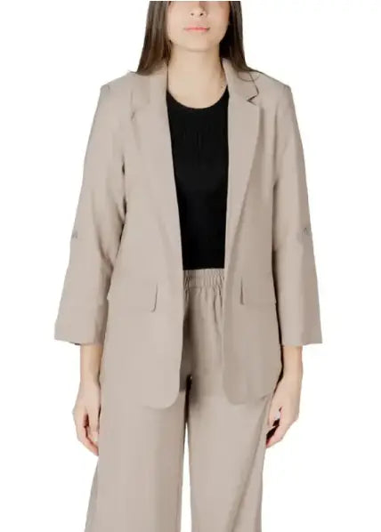 What to wear under a blazer