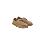 Birkenstock Herren-Mokassins aus beigefarbenem Wildleder mit weichem, strukturiertem Obermaterial aus hellbraunem Wildleder zum Schnüren und passenden Schnürsenkeln