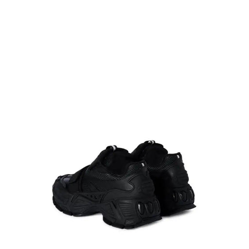 Black chunky velcro athletic sneakers for stylish and comfortable footwear