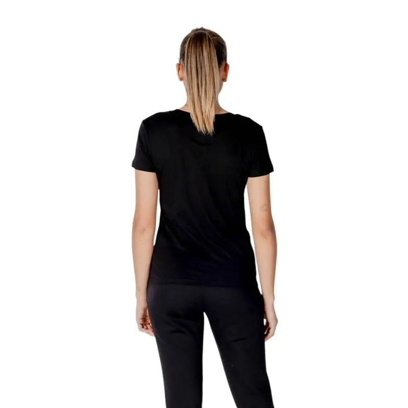Black crewneck t shirt with short sleeves made of smooth fitted fabric ideal for casual wear