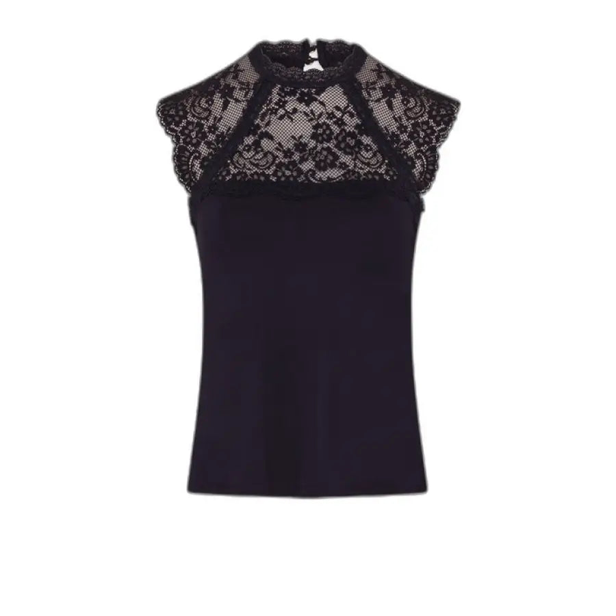 Toi Morgan women t-shirt with lace neck and sleeves on display
