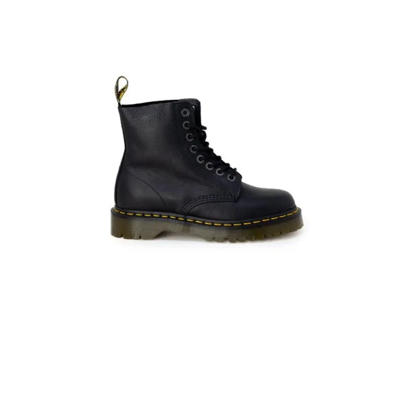 Dr. Martens Women’s Black Ankle Boots in 100% Leather with iconic chunky sole