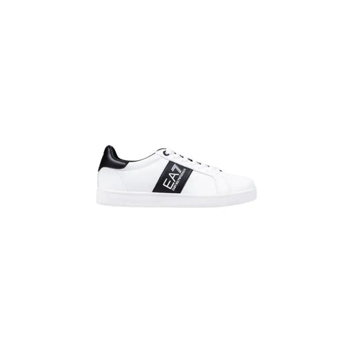 Weißer EA7-Sneaker mit schwarzen Akzenten und Logo.