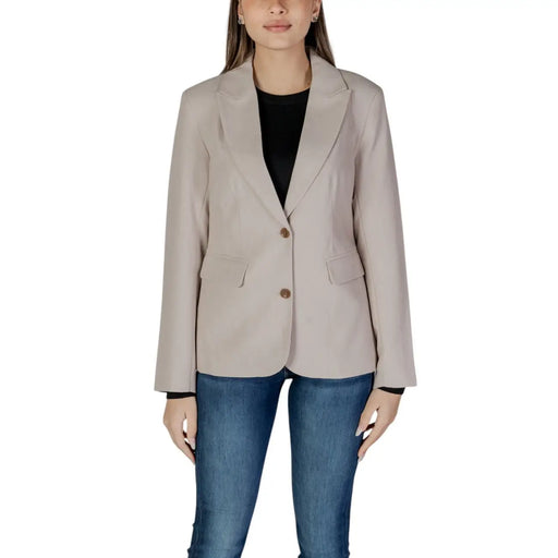 Black long sleeve blazer with notched lapel collar and front pockets