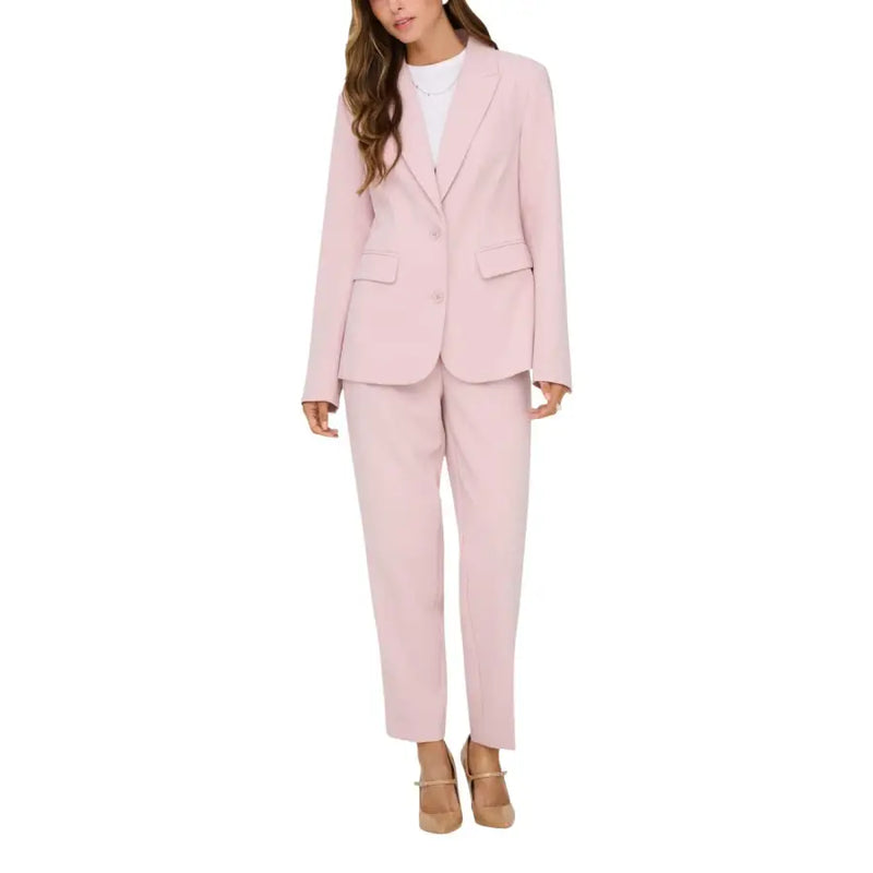 Zartrosa taillierter Blazer mit Reverskragen, aufgesetzten Taschen und passender Hose
