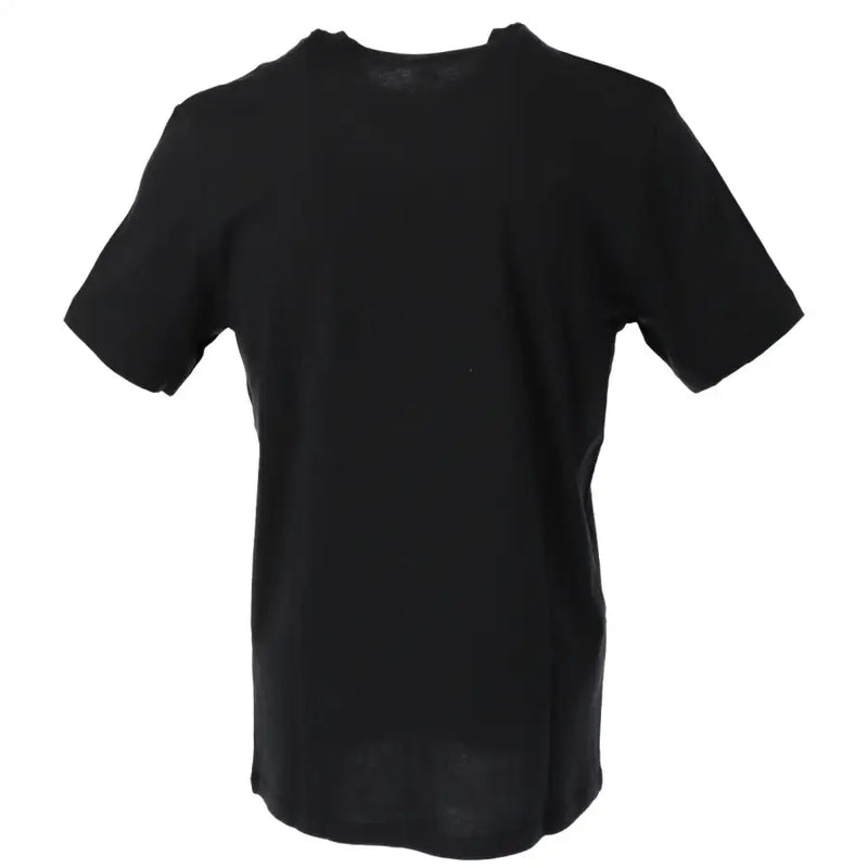 Black Nike short sleeve t shirt made of soft cotton fabric with crew neck and comfortable fit