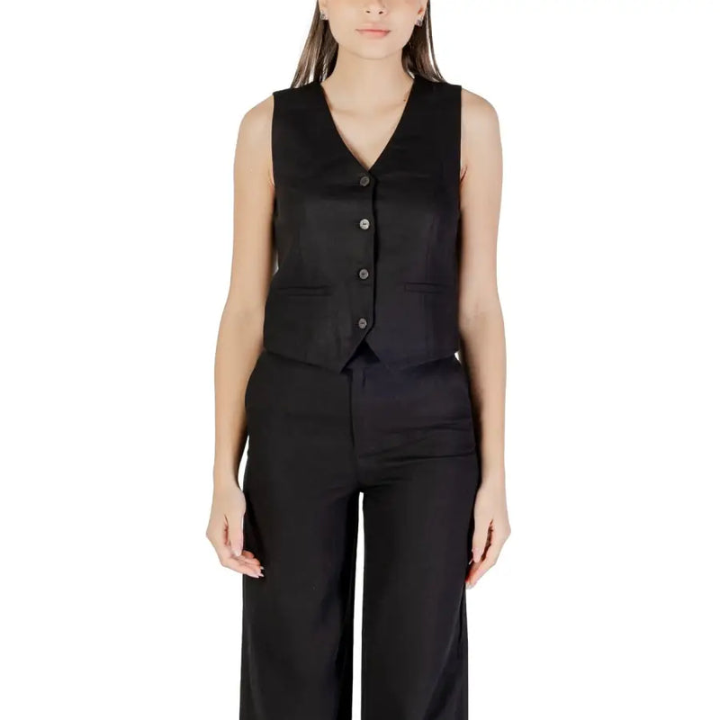 Women wearing black sleeveless linen viscose vest with matching wide-leg trousers