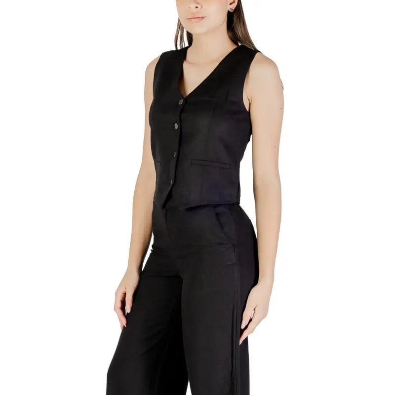 Women’s black sleeveless linen viscose vest with front pockets and wide-leg trousers set