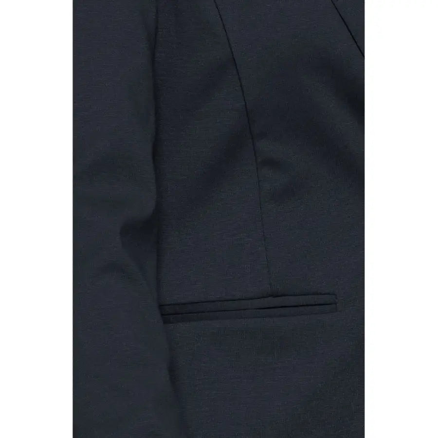 
                      
                        Ichi Ichi women blazer featuring a sleek black suit with a single plea detail
                      
                    
