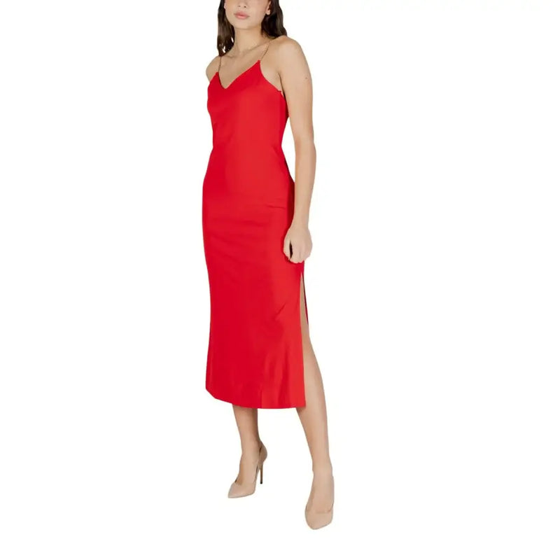 Vibrant red sleeveless midi dress with v-neck and side slit by Morgan De Toi