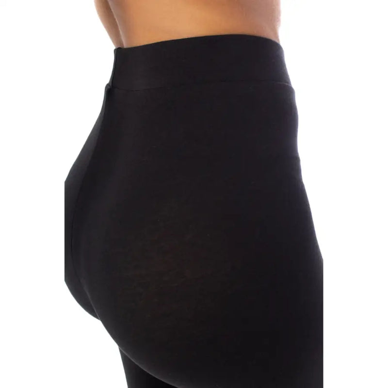 Black women’s leggings for fall and winter made of smooth stretchy fabric with a high waist design