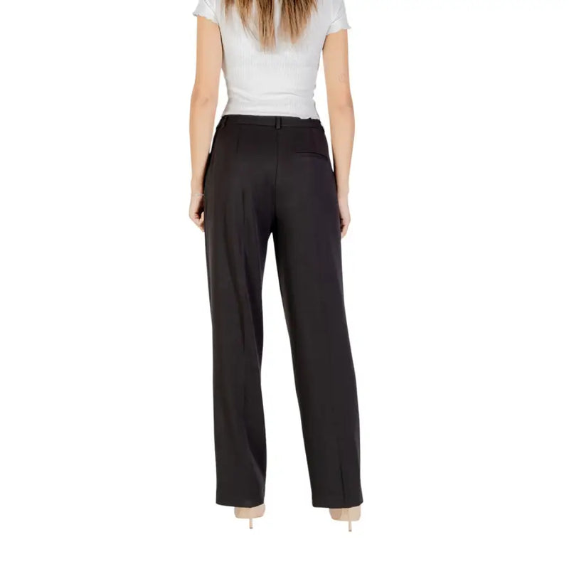 Black zip-front wide-leg trousers for women with tailored fit and subtle creases