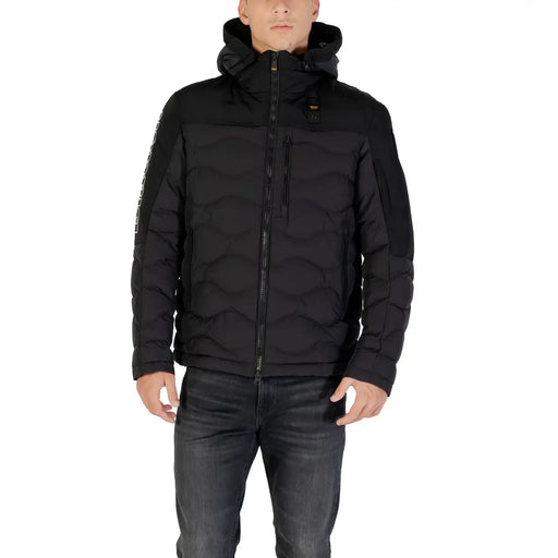 Blauer Schwarze, gesteppte Herren-Pufferjacke mit Kapuze und dezentem Logo auf der Brust, geeignet für Herbst und Winter