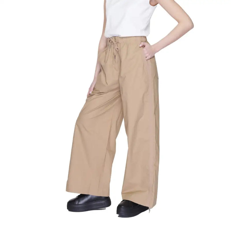 Blauer women’s beige cotton wide-leg trousers with drawstring waist and side pockets for casual wear