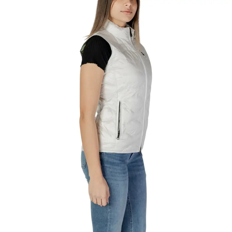 Blauer women’s white quilted turtleneck gilet with high collar front zipper and subtle stitching details