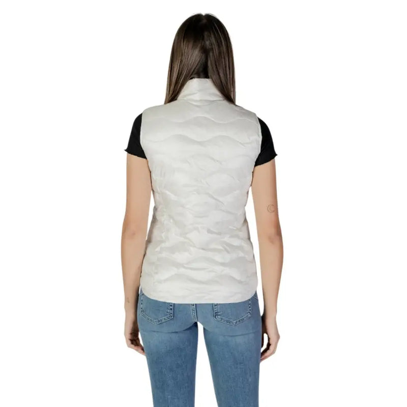 Blauer women’s white quilted puffer vest with high collar wave-pattern stitching zip and pockets