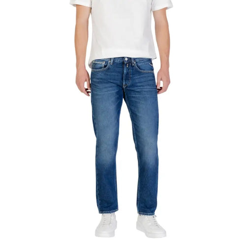Klassische blaue Jeans mit geradem Bein und dezenter Waschung aus strapazierfähigem Baumwoll-Denim.