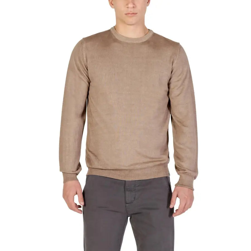 Beige crew neck sweatshirt with ribbed cuffs and hem, likely made of cotton or polyester blend.