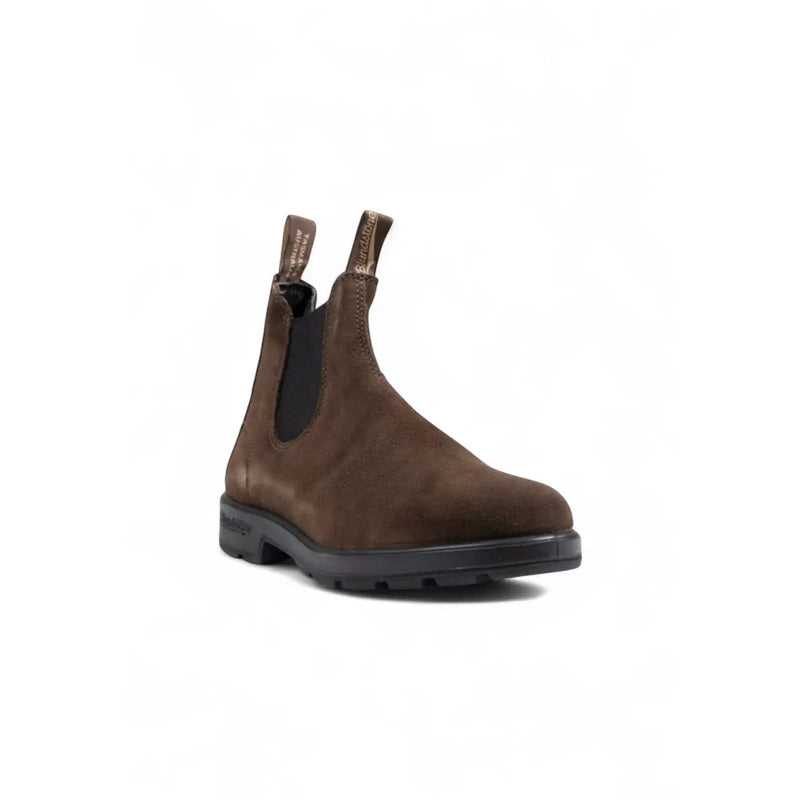 Blundstone men leather boots brown suede chelsea boot with black rubber sole and elastic side panels for winter footwear