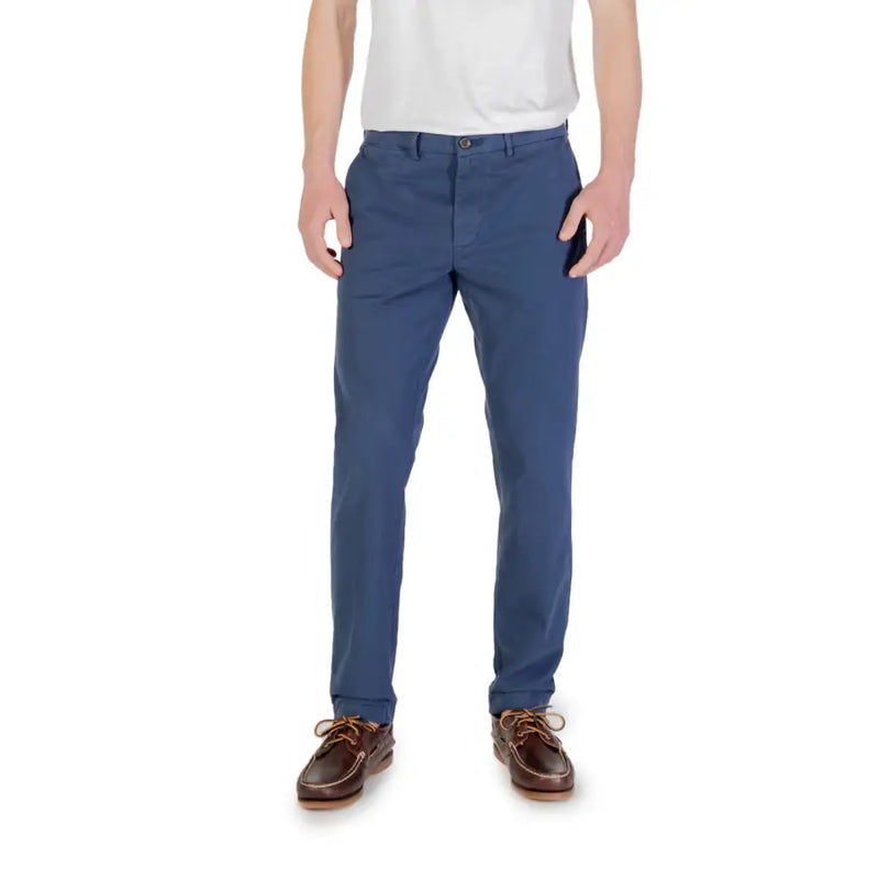 Men’s blue chino pants with brown boat shoes from Borghese Beige Cotton Elastane collection