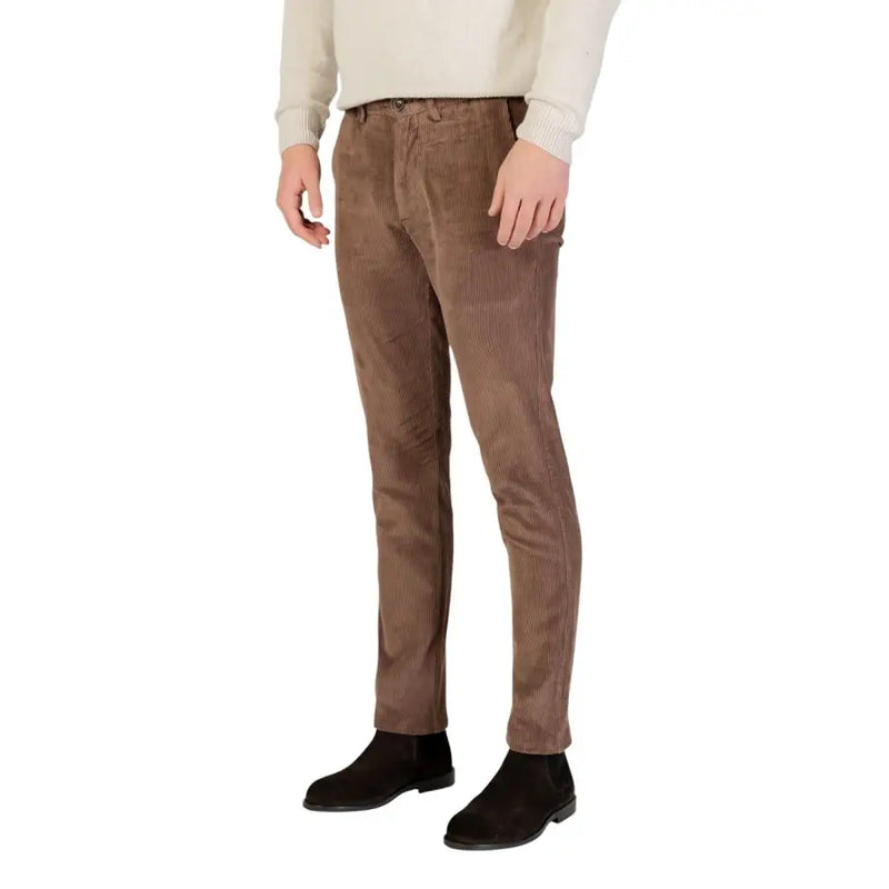 Braune Cordhosen von Borghese für Herren mit schmaler Passform und dezenten vertikalen Rippstrickdetails für einen stilvollen Look