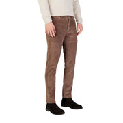 Borghese Herrenhose, schmal geschnitten, brauner Cord mit dezenten vertikalen Rippen, geeignet für formelle und legere Anlässe