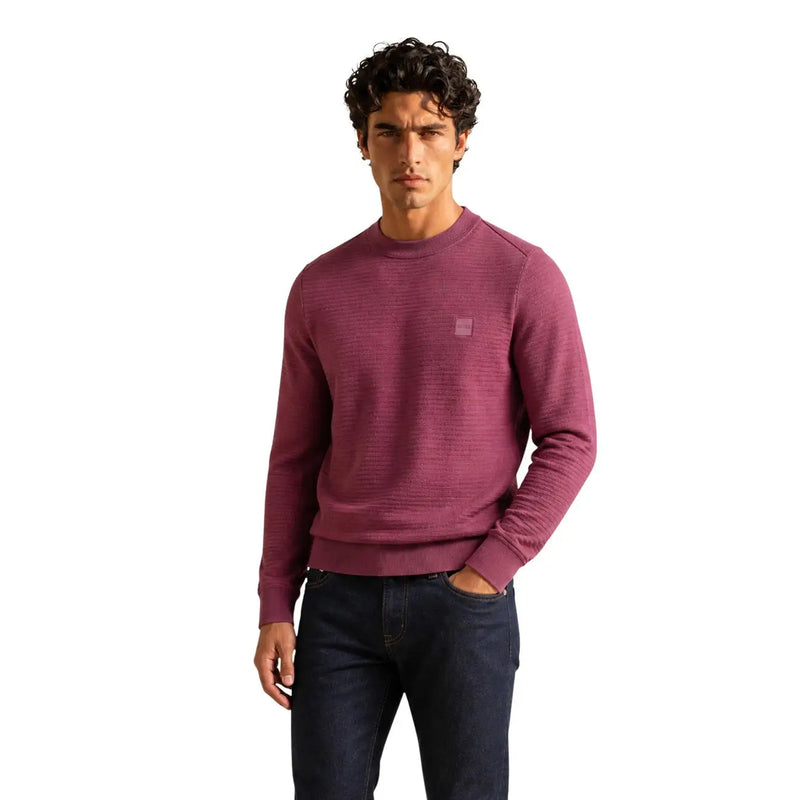 Boss Kaschmirpullover für Herren in bordeauxrotem Rippstrick mit Strukturmuster und Logo-Patch, Vorderansicht