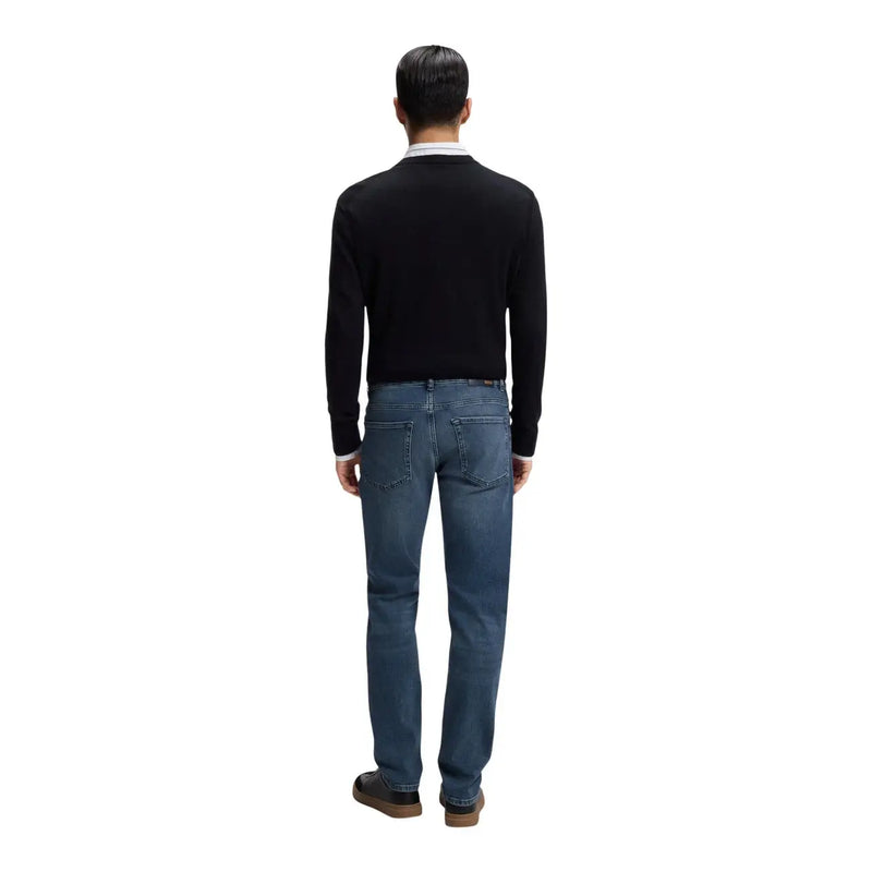 Boss Jeans, dunkelblauer Denim für Herren mit klassischem Five-Pocket-Design und dezenter Waschung, Vorderansicht