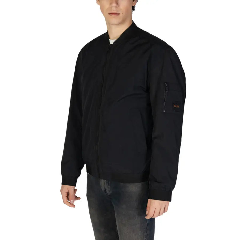 Blouson aviateur noir zippé Boss pour homme, en polyamide coton, avec poche zippée sur la manche et discret écusson rouge.