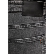 Schwarze Denim Boss Herrenjeans aus grauem Baumwoll-Stretchmaterial, schmale Passform mit dezenter Waschung und schwarzem Leder-Markenpatch auf der Rückseite