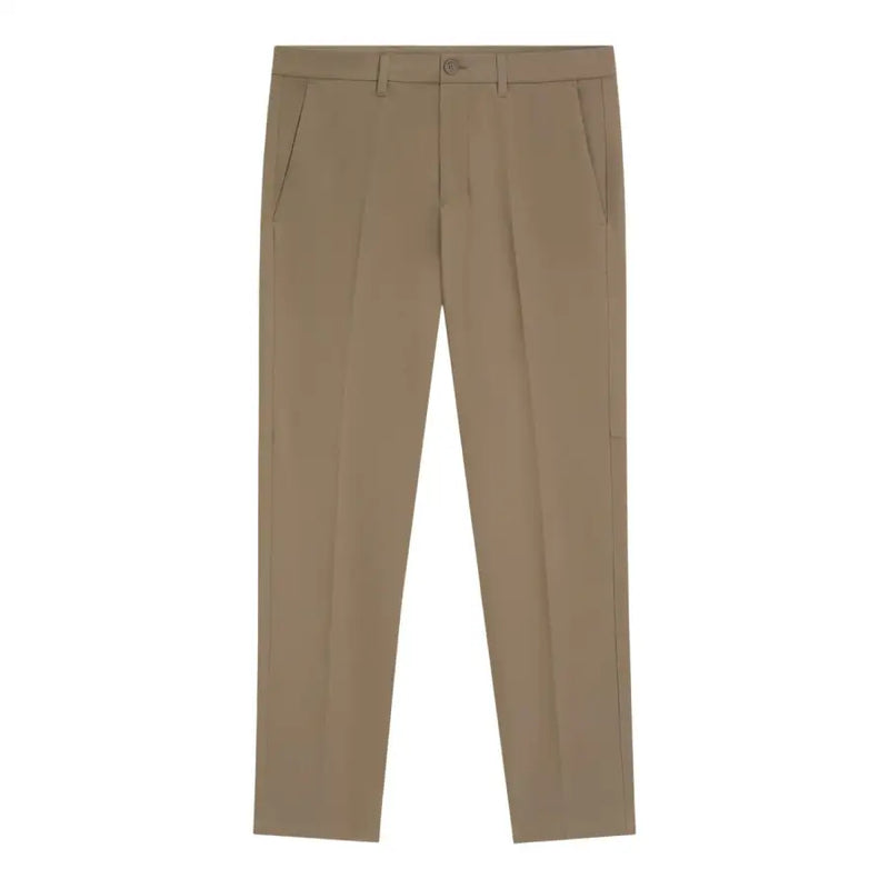 Beigefarbene Chino-Hose von Boss für Herren mit elegantem, tailliertem Schnitt und dezenten Bundfalten an der Vorderseite.