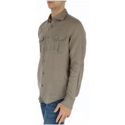 Brian Brome men green linen shirt long sleeve with classic collar and two chest pockets in lightweight fabric