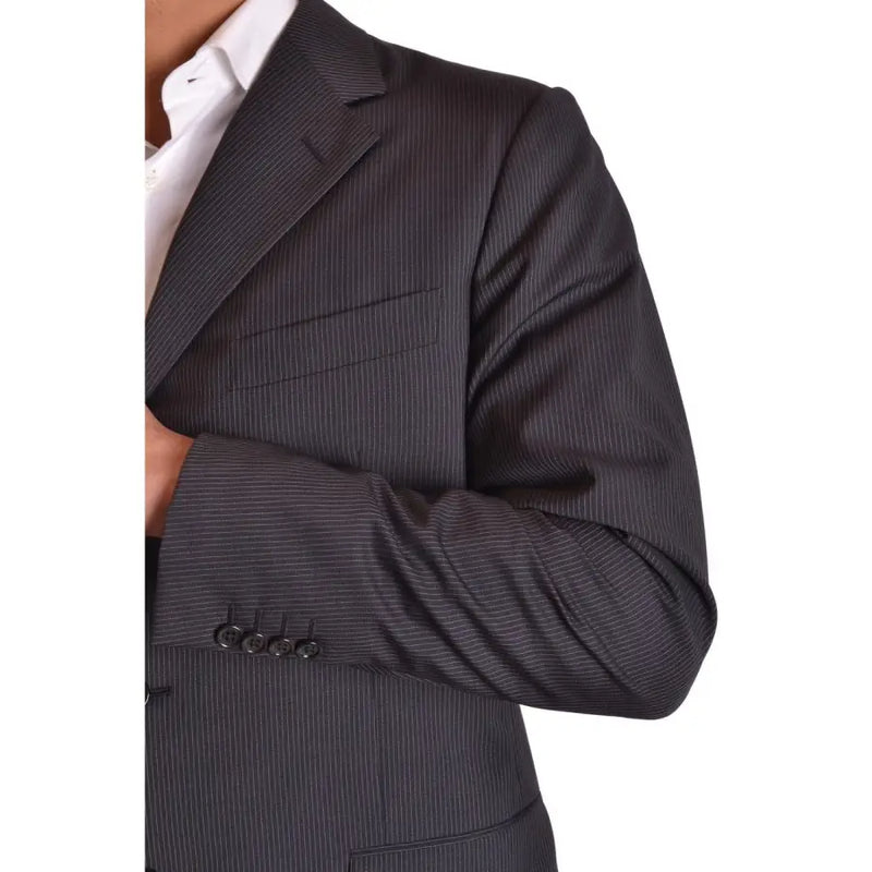 Schwarzer Herrenanzug von Burberry aus Wollmohair mit Nadelstreifen in dunklem Anthrazitgrau mit feinen vertikalen Nadelstreifen und fallendem Revers