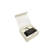 Schwarz gesteppt Calvin Klein Mini-Handtasche in weißer Geschenkbox