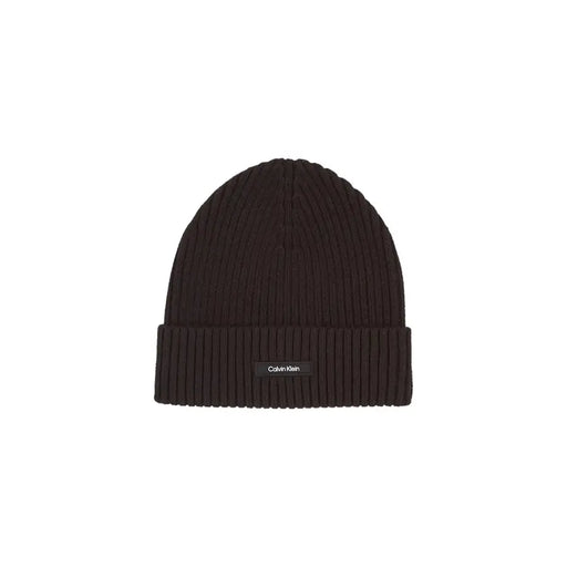 Black ribbed calvin klein beanie hat with logo label.