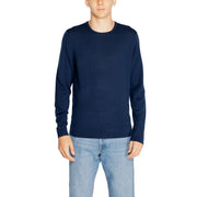 Navy blue crew neck long-sleeve t-shirt with a ribbed neckline and cuffs, made of cotton.