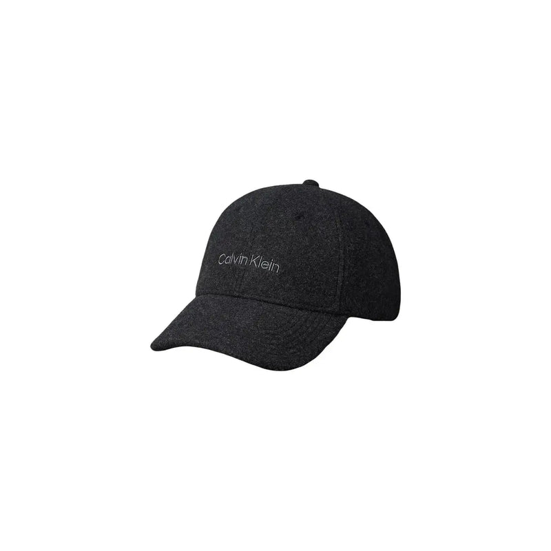 Calvin Klein Casquette noire pour homme, en tissu légèrement texturé avec logo brodé, vue de face