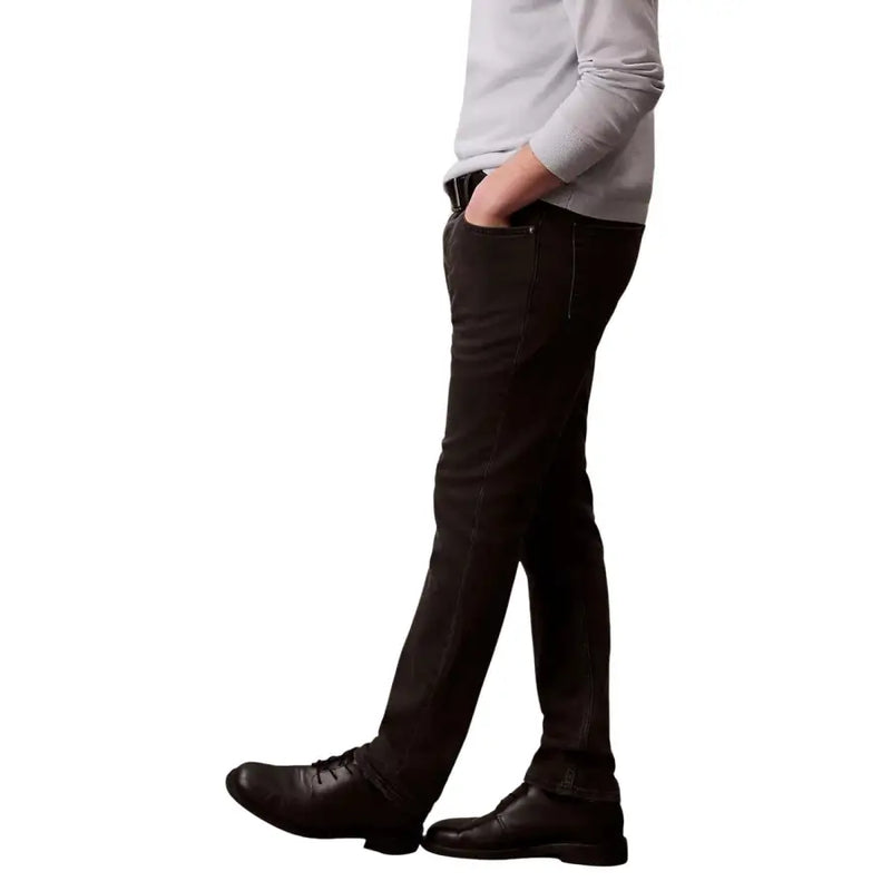 Calvin Klein Herrenjeans, schwarz, Baumwollstretch, Slim Fit, dunkle Waschung, Denim, lässig getragen