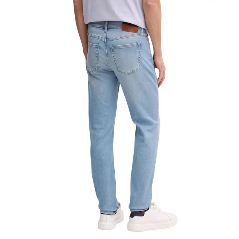 Calvin klein jeans men blue cotton denim jeans in light wash with classic straight-leg and brown leather patch