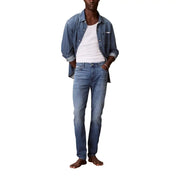 Calvin Klein Jeans Jean en denim de coton bleu pour homme, coupe slim et délavage subtil, style classique