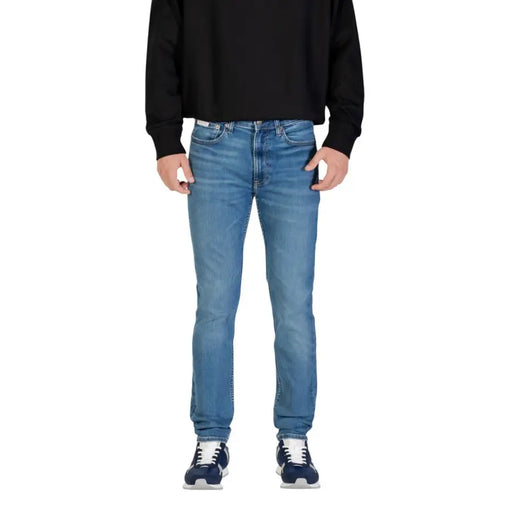 Calvin klein jeans men blue denim zip pocket jeans lv04rb719g with classic straight-leg cut and subtle fading