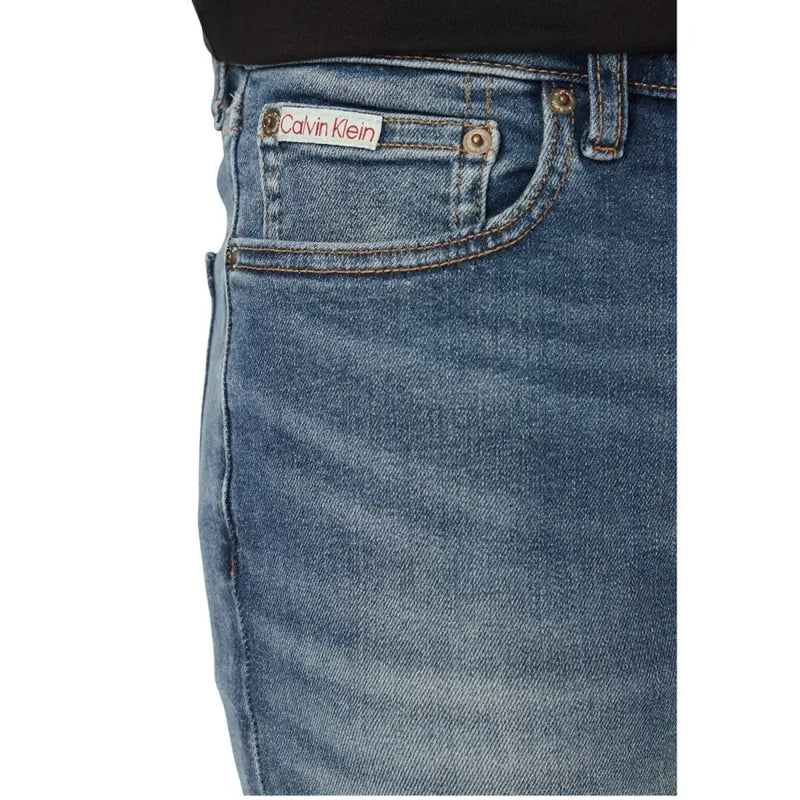 Verso bleu Calvin Klein Jean en denim stretch pour homme avec étiquette de marque blanche, confectionné dans un mélange de coton.