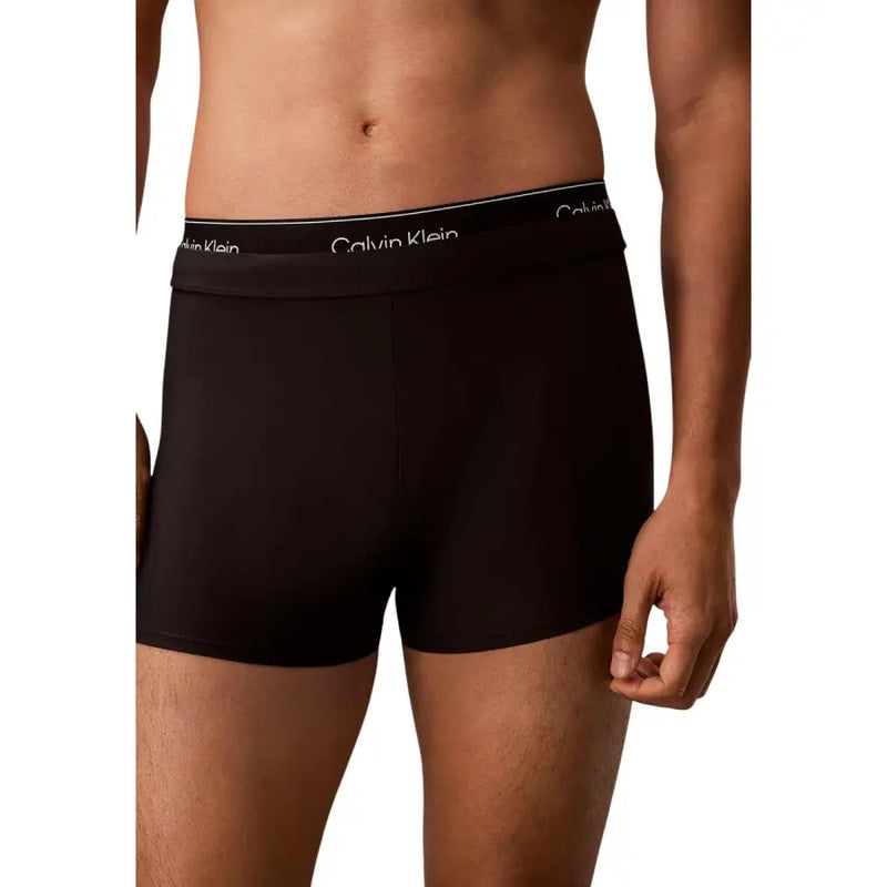 Calvin Klein Jeans Maillot de bain homme noir à double ceinture, composé d'un boxer noir avec logo blanc.