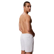 Weiße Calvin Klein Herren-Jeans-Shorts mit lockerer Passform und elastischem Bund für lässige Freizeitkleidung