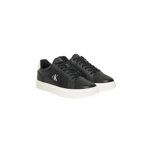 Calvin Klein Jeans Schwarze Herren-Sneaker aus Leder mit weißen Gummisohlen und kontrastierendem weißen Logo an der Seite